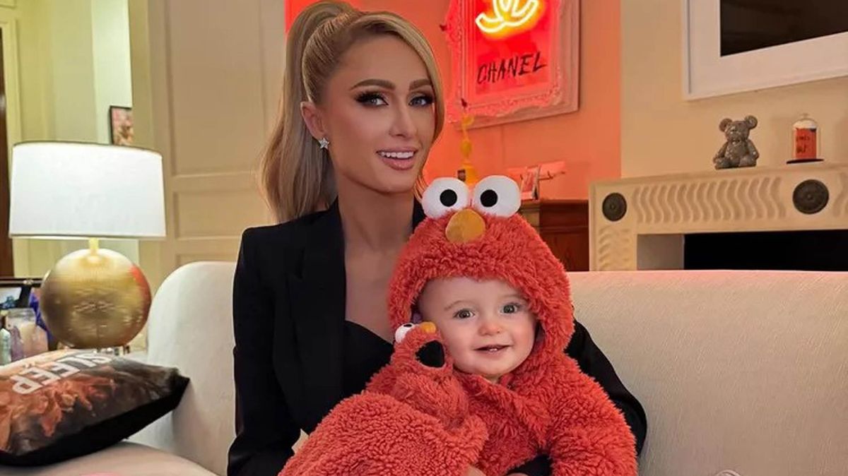 „Ubohý chlapeček.“ Lidé se opět pustili do Paris Hilton. Přiznala, že svému synovi první měsíc nevyměnila plenu!